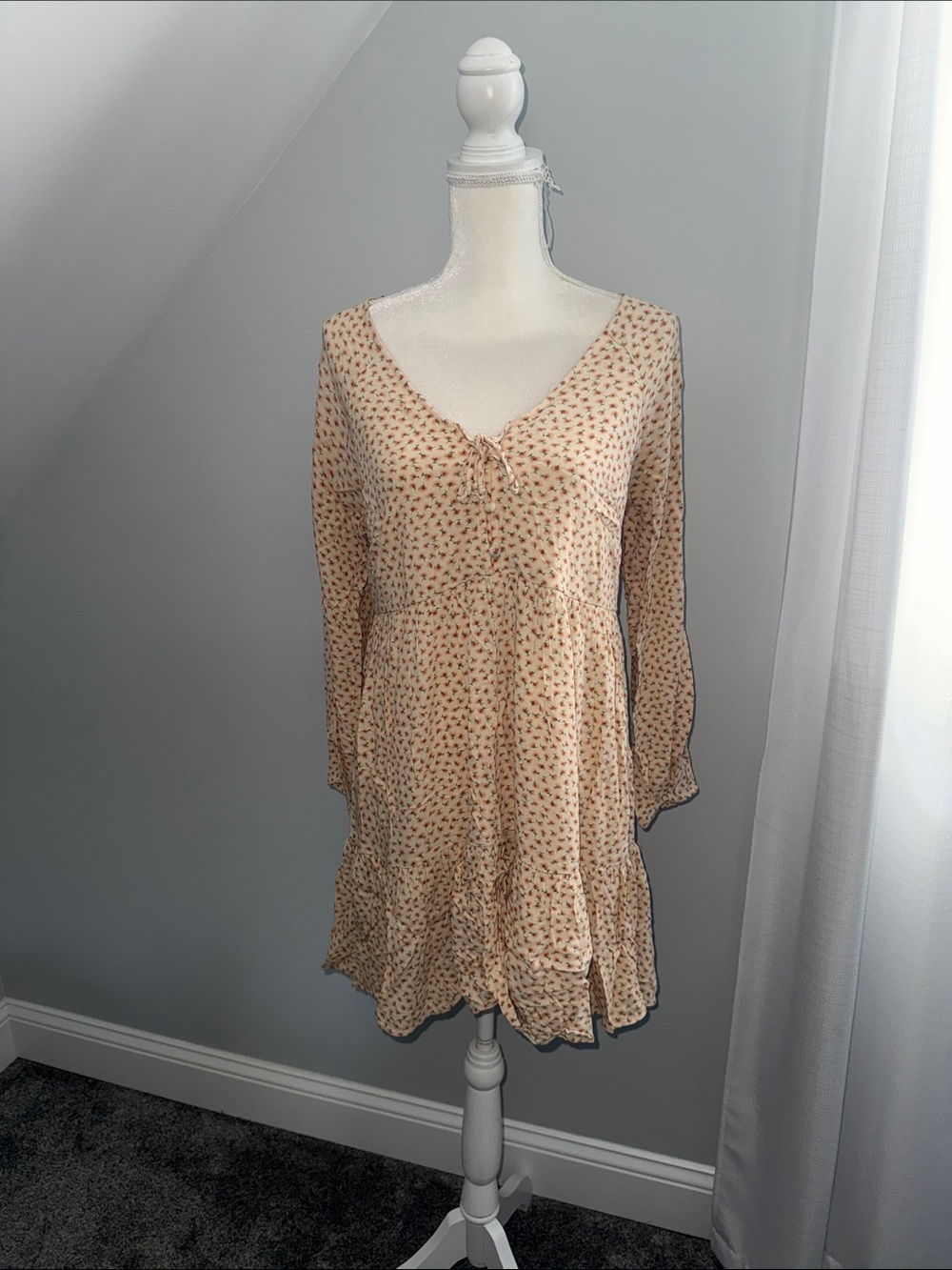 American Eagle Outfitters Floral Long Sleeve V-Neck Dress
